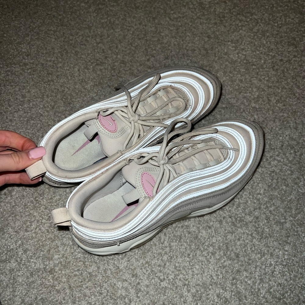 Women’s 8.5 Nike air max 97